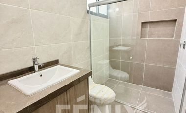 Casa en venta en Fracc. Privado Monte Magno- Habitación en PB y jardín