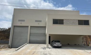 VENTA DE BODEGA COMERCIAL EN PARQUE EN SANTA CATARINA