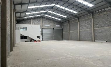 VENTA DE BODEGA COMERCIAL EN PARQUE EN SANTA CATARINA