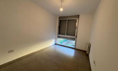 ALQUILER - Casa tipo Dúplex - 3 Dormitorios - 1 Estudio - B° Jardín Claret