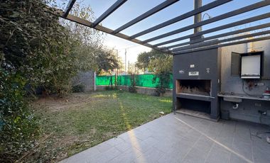 ALQUILER - Casa tipo Dúplex - 3 Dormitorios - 1 Estudio - B° Jardín Claret