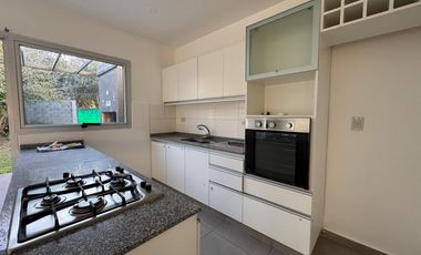 ALQUILER - Casa tipo Dúplex - 3 Dormitorios - 1 Estudio - B° Jardín Claret