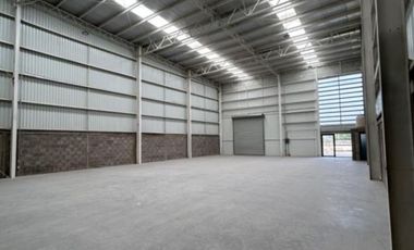 BODEGA 360m2 en parque frente al PIQ
