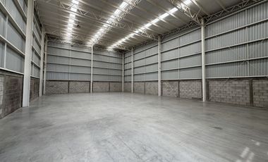 BODEGA 360m2 en parque frente al PIQ