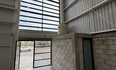 BODEGA 360m2 en parque frente al PIQ