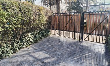 LINDA CASA UNIFAMILIAR UBICADA FRENTE A HERMOSA PLAZA