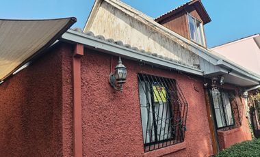 LINDA CASA UNIFAMILIAR UBICADA FRENTE A HERMOSA PLAZA