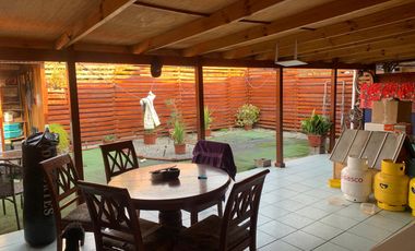 LINDA CASA UNIFAMILIAR UBICADA FRENTE A HERMOSA PLAZA