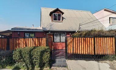 LINDA CASA UNIFAMILIAR UBICADA FRENTE A HERMOSA PLAZA