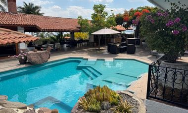 Casa en venta en Raquet Club en  Chapala