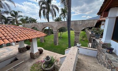 Casa en venta en Raquet Club en  Chapala