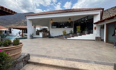 Casa en venta en Raquet Club en  Chapala