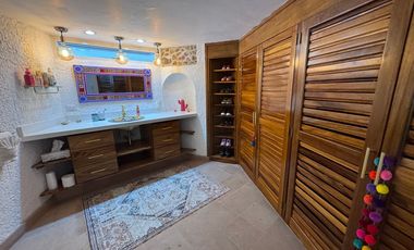 Casa en venta en Raquet Club en  Chapala