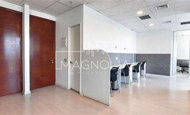 Oficina en Arriendo en a pasos de mall parque arauco