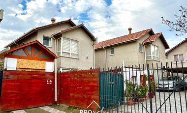 Casa en Venta en Casa con Excelente Distribución, 3D 2B de 2 Pisos, Baquedano, SanBernardo