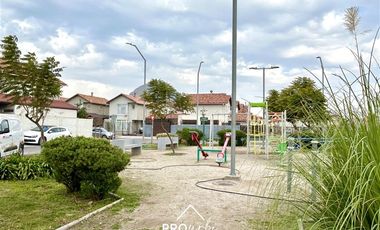 Casa en Venta en Casa con Excelente Distribución, 3D 2B de 2 Pisos, Baquedano, SanBernardo