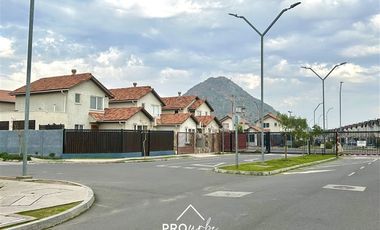 Casa en Venta en Casa con Excelente Distribución, 3D 2B de 2 Pisos, Baquedano, SanBernardo