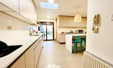 Casa en Venta en Los Presidentes casi a una cuadra de Las Perdices