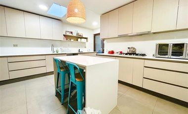 Casa en Venta en Los Presidentes casi a una cuadra de Las Perdices