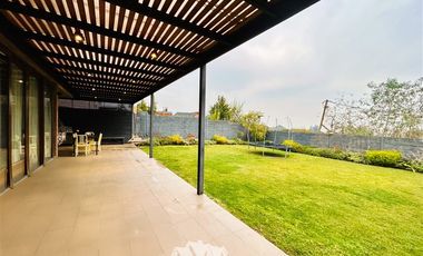 Casa en Venta en Los Presidentes casi a una cuadra de Las Perdices