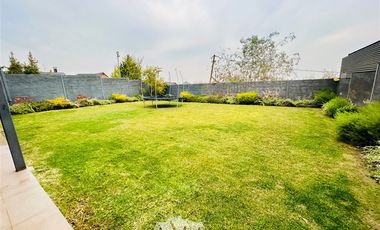 Casa en Venta en Los Presidentes casi a una cuadra de Las Perdices