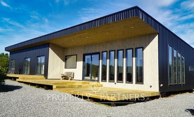 Pichilemu, Oportunidad Casa Nueva rodeada de bosque nativo