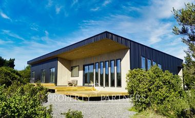 Pichilemu, Oportunidad Casa Nueva rodeada de bosque nativo