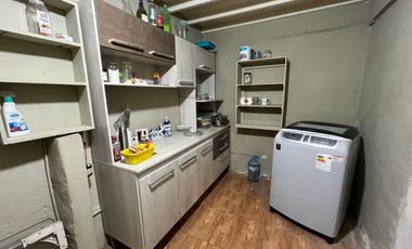 SE VENDE PEQUEÑO CHALET EN LINCE COMO TERRENO
