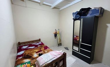 SE VENDE PEQUEÑO CHALET EN LINCE COMO TERRENO