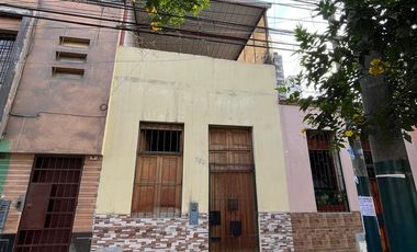 SE VENDE PEQUEÑO CHALET EN LINCE COMO TERRENO
