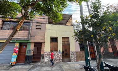 SE VENDE PEQUEÑO CHALET EN LINCE COMO TERRENO
