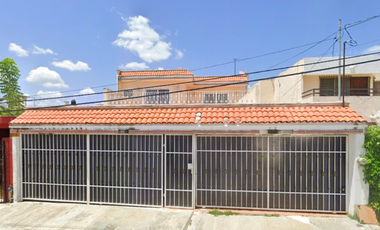Casa en Venta Villas del Sol,a Media cuadra de la Av. 60 Merida, Yucatan