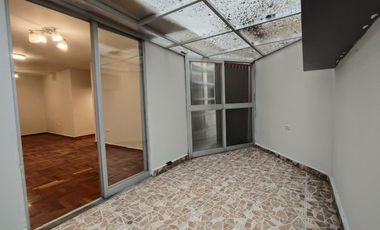 DEPARTAMENTO 1ER PISO CON PATIOS VISTA INTERNA CONDOMINIO PEQUEÑO