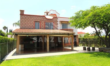 Quintas Santa María: Bella y amplia propiedad con 4 recamaras.