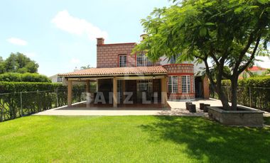 Quintas Santa María: Bella y amplia propiedad con 4 recamaras.