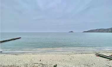 ARRIENDO APARTAMENTO AMOBLADO 1era LINEA DE PLAYA RODADERO SUR