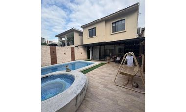 Vía La Costa, Casa en Renta, 345m2, 5 Habitaciones