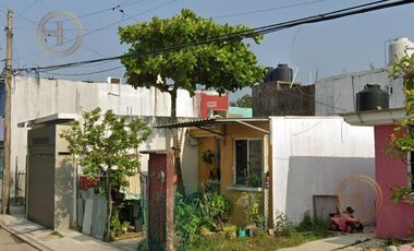 Casa en  Venta a 20 min de Aeropuerto Minatitlán y 8 min del Malecón de Veracruz.
