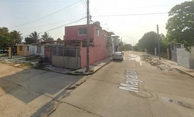 Casa en  Venta a 20 min de Aeropuerto Minatitlán y 8 min del Malecón de Veracruz.