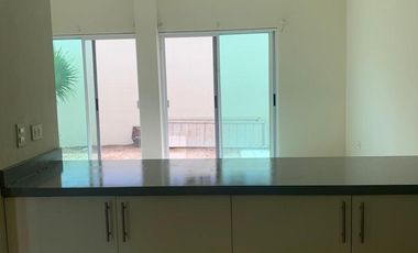 Residencial Long Island, Casa en Renta, 3 recámaras en Esquina en Cancún, Coldwell Banker Punta Sur