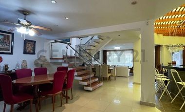 Casa de 4 Pisos + Piscina  – Las Brisas de Villa, Chorrillos
