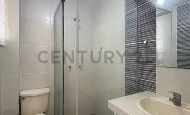 Casa de 4 Pisos + Piscina  – Las Brisas de Villa, Chorrillos