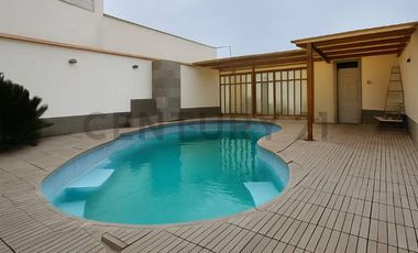 Casa de 4 Pisos + Piscina  – Las Brisas de Villa, Chorrillos