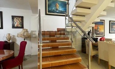 Casa de 4 Pisos + Piscina  – Las Brisas de Villa, Chorrillos