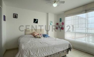 Casa de 4 Pisos + Piscina  – Las Brisas de Villa, Chorrillos