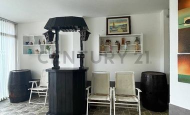 Casa de 4 Pisos + Piscina  – Las Brisas de Villa, Chorrillos