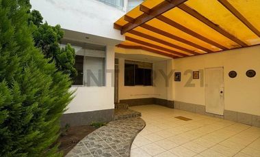 Casa de 4 Pisos + Piscina  – Las Brisas de Villa, Chorrillos