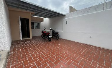 RENTA Casa DE UN NIVEL Fracc. Floresta, Veracruz. REMODELADA DE 3 RECAMARAS