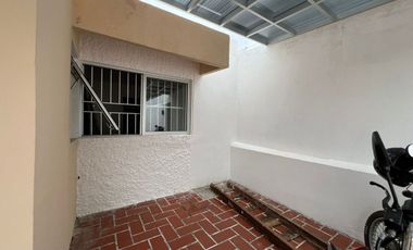 RENTA Casa DE UN NIVEL Fracc. Floresta, Veracruz. REMODELADA DE 3 RECAMARAS