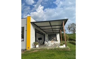 RENTA HERMOSA CASA CAMPESTRE VIA ARMENIA